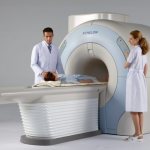 Девушка лежит