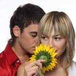 Как поднять настроение девушке?